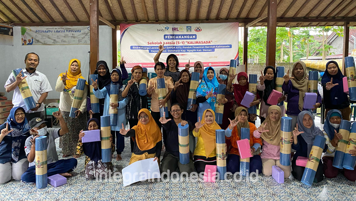 Wujud CSR, PT Integra Inovasi Indonesia Bantu Sekolah Lansia Kalimasada